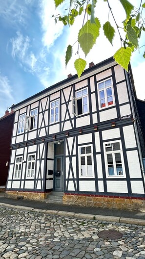 Exterior - Completely renovated ground floor apartment in the heart of Goslar's old town (Goslar)