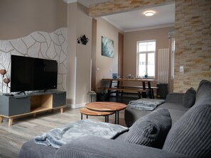 TV - Completely renovated ground floor apartment in the heart of Goslar's old town (Goslar)