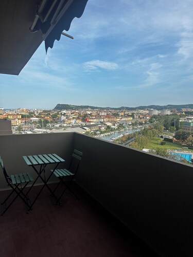 Waterfront apartment with breathtaking views in a very central location.