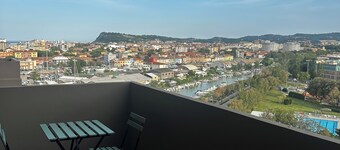 Waterfront apartment with breathtaking views in a very central location.