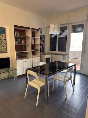 Dining - Waterfront apartment with breathtaking views in a very central location. (Pesaro)