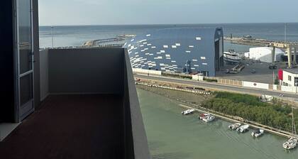 Waterfront apartment with breathtaking views in a very central location.