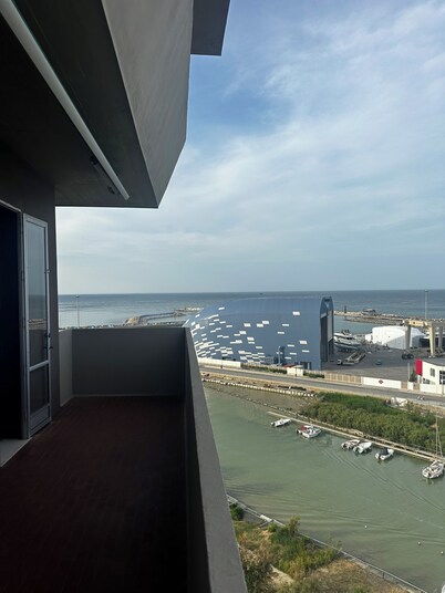 Waterfront apartment with breathtaking views in a very central location.