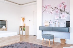 4 chambres, bureau, fer et planche à repasser, accès au Wi-Fi (inclus)