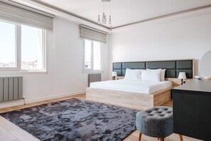 4 bedrooms, desk, iron/ironing board, free WiFi