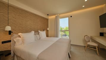Penthouse | In-room safe, desk, laptop workspace, iron/ironing board