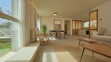 Suite, Garden Area | Living area