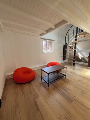 Interior - Cozy house - games room, cinema room, Jacuzzi. (Ittenheim)