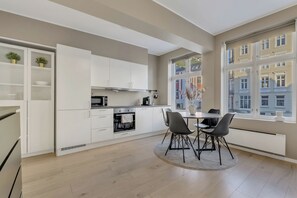 Fridge, microwave, oven, stovetop - Bryggen Getaway Homes - Bergen (Vestland)