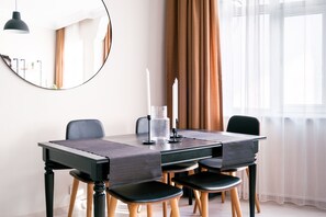 Dining - Stylish Flat w/ Balcony – 5 Mins from Taksim Square (Istanbul)