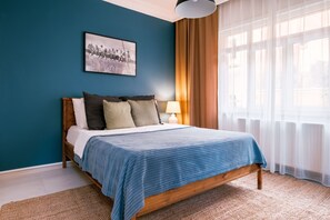 3 bedrooms, desk, iron/ironing board, free WiFi - Stylish Flat w/ Balcony – 5 Mins from Taksim Square (Istanbul)