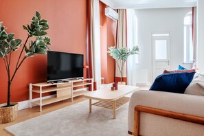 TV - Urban Balcony Suite - Close to Taksim (Istanbul)