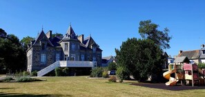 Children's area - Manoir Le Castel & Villa Beaumaris (Saint-Malo)