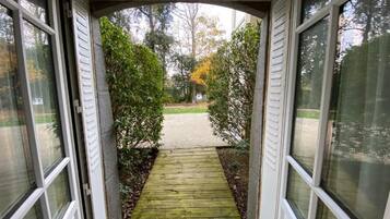 LÀgenhet - utsikt mot innergÄrden | Detalj exteriör