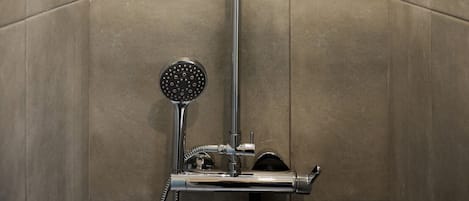 Shower, towels