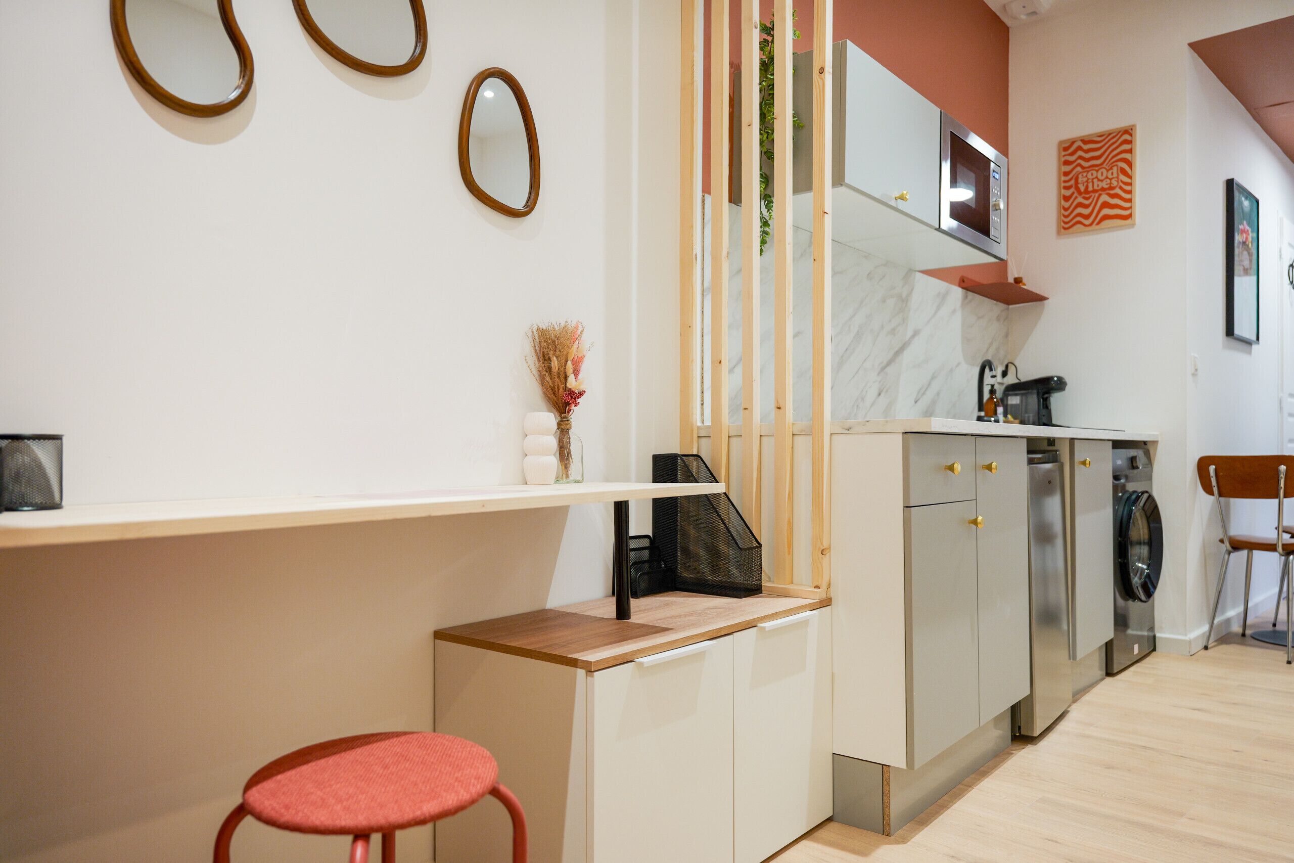 Réfrigérateur, micro-ondes, four, cafetière/bouilloire