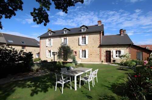 Chambre d’hôtes « Chambre Bleue » avec vue montagne, terrasse partagée et Wi-Fi