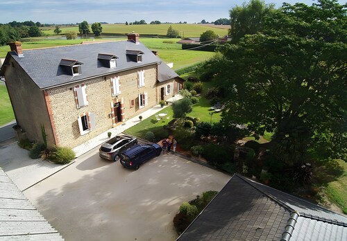 Chambre d’hôtes « Chambre Bleue et Jaune » avec vue sur la montagne, terrasse partagée, Wi-Fi