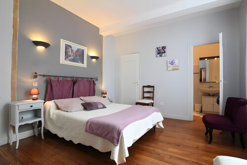 Chambre d’hôtes « Chambre Framboise » avec vue montagne, terrasse partagée et Wi-Fi