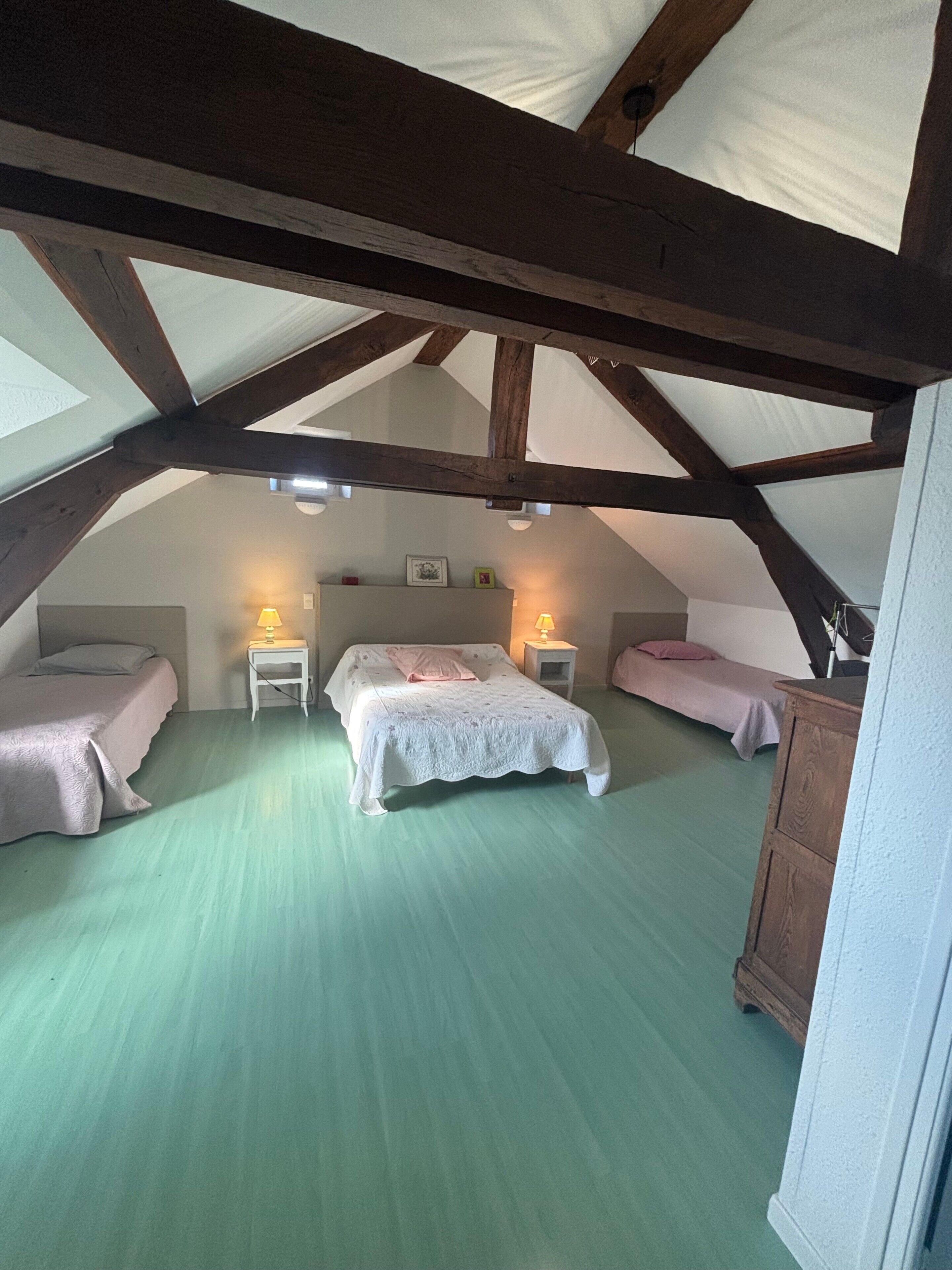 1 habitación, tabla de planchar con plancha, wifi y ropa de cama 