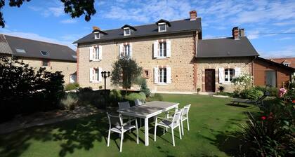 Bed and Breakfast 'Chambre Verte' with Mountain View, Shared Terrace and Wi-Fi