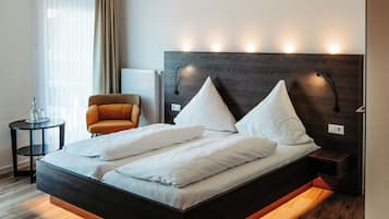 Double Room | In-room safe, desk, laptop workspace, blackout drapes