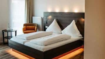 Zimmersafe, Schreibtisch, laptopgeeigneter Arbeitsplatz