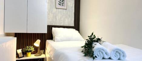 Desk, laptop workspace, iron/ironing board, free WiFi