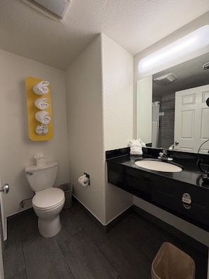 Hårtork och handdukar