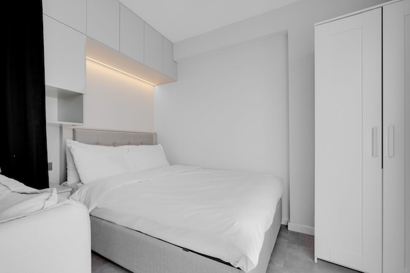 1 soverom, skrivebord, strykejern/-brett og wi-fi (inkludert)