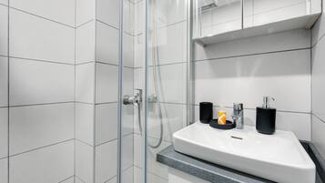 Dusj, hårføner og håndklær