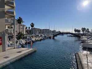 Marina - Port Fréjus LE NAUTICA, 2/3-bedroom apartment, sleeps 5, close to beaches and amenities, large balcony, air conditioning, Wi-Fi and garage (Fréjus)