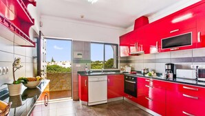 Coffee/tea maker, fridge, microwave, dishwasher - Villa Leoes by Villa Plus (Carvoeiro)