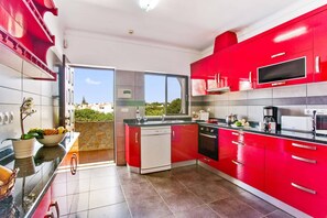 Microwave, dishwasher, coffee/tea maker - Villa Leoes by Villa Plus (Carvoeiro)