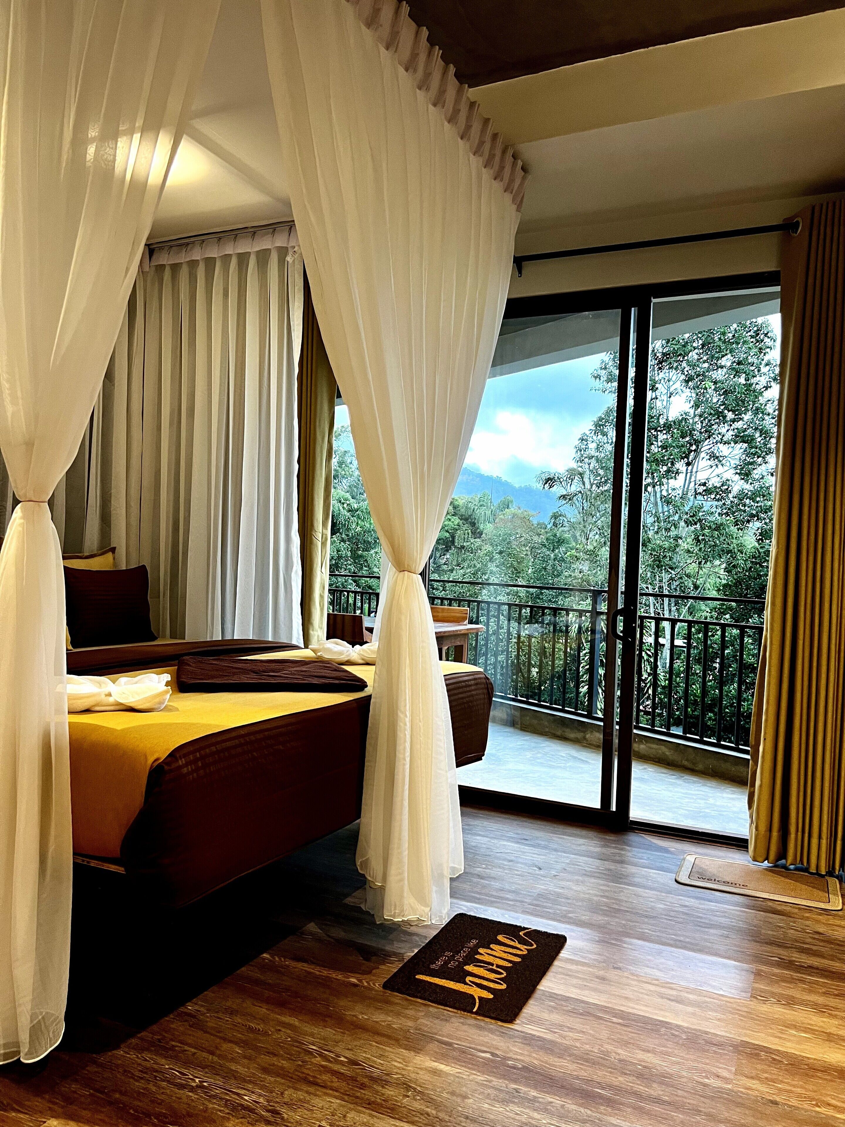 Deluxe Triple Room, Mountain View | Interior