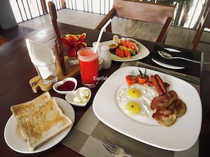 Engelsk frukost varje dag (USD 12 per person)