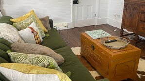 Unclassified image, 3 of 24, button - Smithtown Champagne B&B (Bed and Bubbles) (Smithtown)