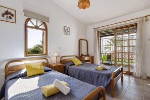 3 bedrooms, iron/ironing board, free WiFi, bed sheets - Villa Demi Sunset by Villa Plus (Peyia)