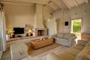 Smart TV, mesa de ping pong