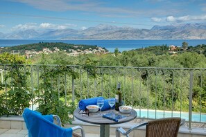 Outdoor dining - Villa Liontzos by Villa Plus (Kassiopi)