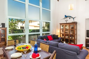 Dining - Villa Michelle by Villa Plus (Corralejo)