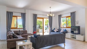 Living area - Villa Nicola by Villa Plus (Peyia)