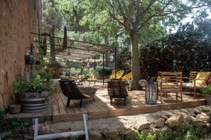 Outdoor dining - Rosalie Guest Room (Bizanet)