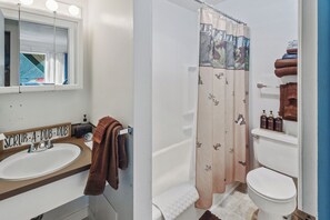 Haartrockner, Handtücher, Seife, Shampoo