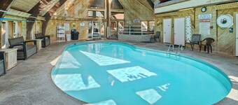 107 ~ Cole Creek Corner ~ COZY STUDIO WITH KITCHENETTE, POOL, HOT TUB!