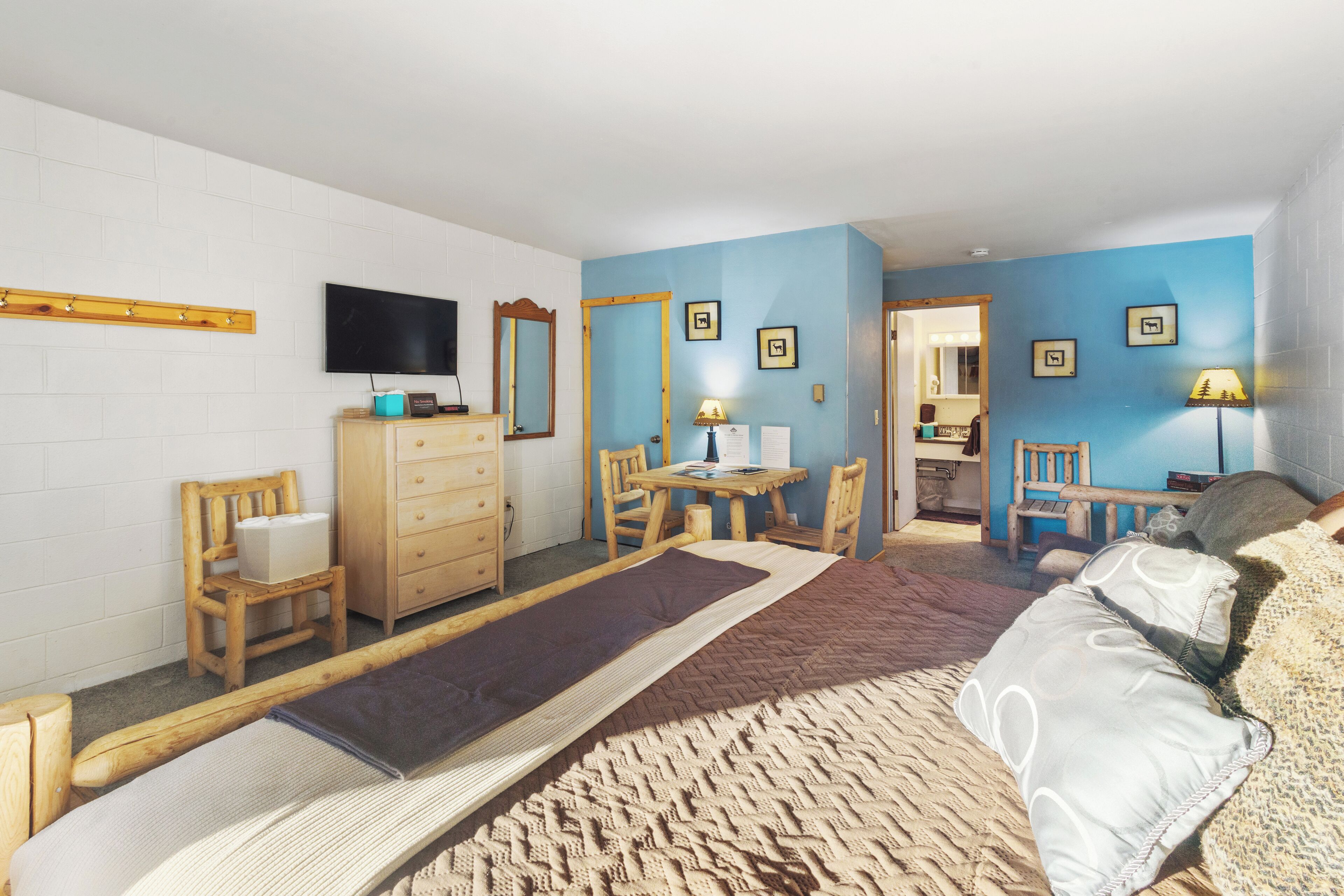 1 habitación, tabla de planchar con plancha, wifi gratis y ropa de cama 