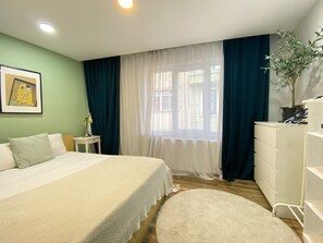 3 habitaciones, escritorio, tabla de planchar con plancha y wifi gratis 