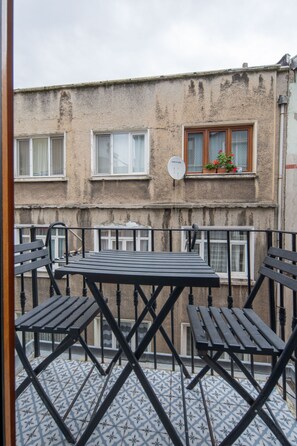 Outdoor dining - Welcoming City Escape in Central Beyoğlu (Istanbul)