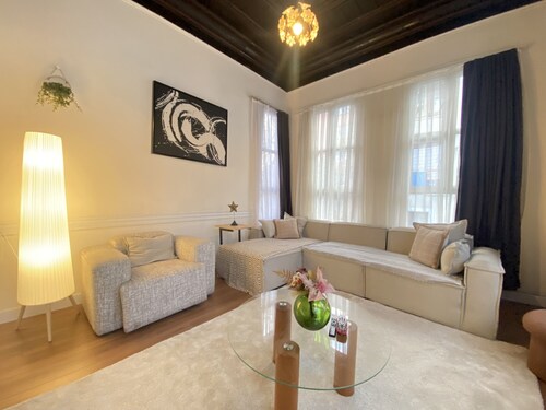 Charming Historic Balat House | 2 Floors • 5 BR