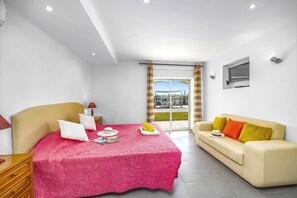 5 Schlafzimmer, Bügeleisen/Bügelbrett, kostenloses WLAN, Bettwäsche